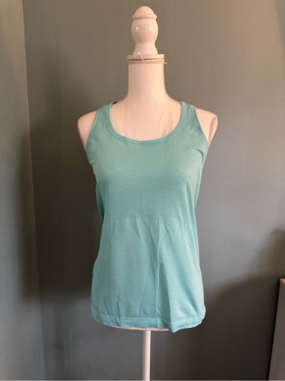 EUC LULULEMON Run Swiftly Tank Aqua Scoop Neck Top 10